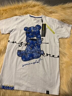 Screenshot White Tee with Blue Teddy Bear Graphic - Unbranded